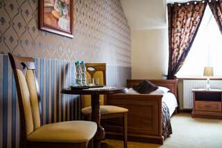 Отель Hotel Pałac Akropol Люблин Двухместный номер с 2 отдельными кроватями-4